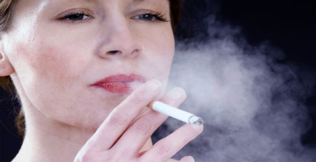 Mujer tabaquismo derrame cerebral